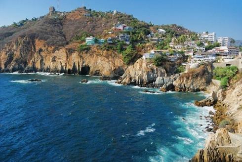 Thị trấn Acapulco là thị trấn nghỉ mát có nguồn gốc thuộc Mexico mà đã trở nên nổi tiếng vào những năm 1950 như là một nơi nghỉ ngơi cho các ngôi sao Hollywood và các nhà triệu phú.